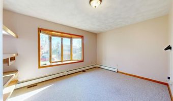 40 Phenix Ridge Dr, Cranston, RI 02921