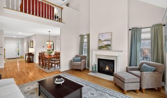 5 Blue Meadow Ct 5, Bourne, MA 02532