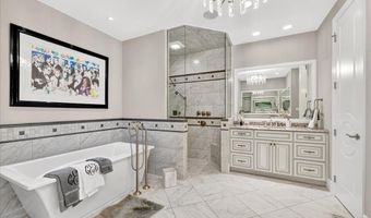 295 Meadowbrook Country Club Est, Ballwin, MO 63011