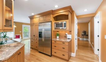149 Pheasant Run Dr, Chester, NH 03036