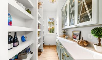 90 E LAKE Dr, Annapolis, MD 21403