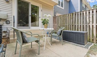 6316 CHIMNEY WOOD Ct, Alexandria, VA 22306