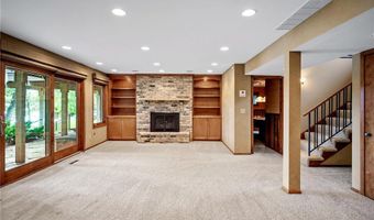 451 Reflection Rd, Apple Valley, MN 55124