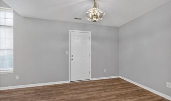 8133 Maple Stream Ln, Indianapolis, IN 46217