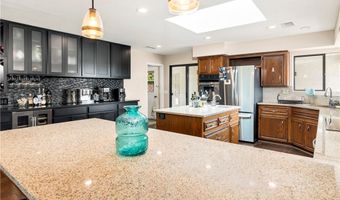 735 Del Valle Dr, Fallbrook, CA 92028