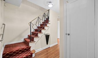 11 Searingtown Rd, Albertson, NY 11507