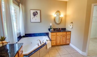 105 Lake Dr, Alton, IL 62002