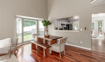 1048 Oak Glen Cir, Ballwin, MO 63021