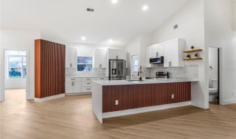 2286 LAKE FRANCIS Dr, Apopka, FL 32712