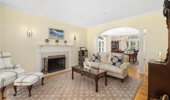 4 Brookfield Ct, East Greenwich, RI 02818