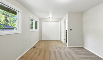 15025 NW Oak Hills Dr, Beaverton, OR 97006