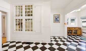 307 N Main St, Ashland, OR 97520