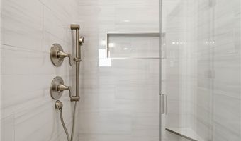 7014 Orange Ave, Bentonville, AR 72713