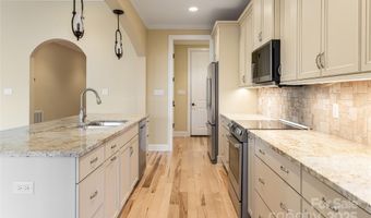 38 Chantilly Dr, Asheville, NC 28804