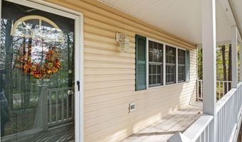 104 Merriment Ln, Blakeslee, PA 18610