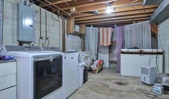 230 8th St, Adams, NE 68301