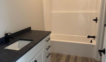 14 Harvest Hill Ln, Auburn, ME 04210