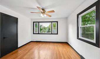 203 E 4th St, Anamosa, IA 52205