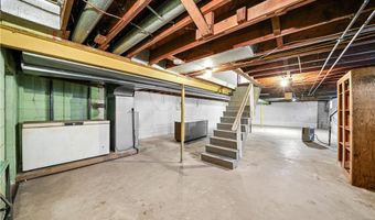 982 W Garfield Rd, Aurora, OH 44202