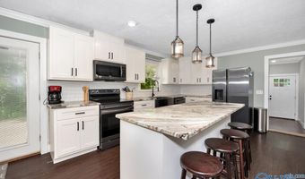 121 11th Pl NW, Arab, AL 35016