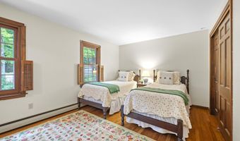 10 Candlewood Dr, Amherst, NH 03031