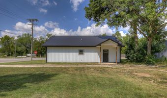 522 W 2nd St, Baxter Springs, KS 66713