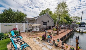 19 Buchanan Ave, Amity Harbor, NY 11701