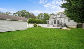 68 Prospect St, Amityville, NY 11701