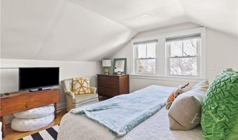 123 Beacon St, Middletown, RI 02842