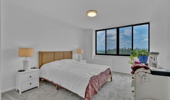 4390 LORCOM Ln 805, Arlington, VA 22207