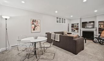 7721 MARYKNOLL Ave, Bethesda, MD 20817