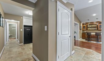 7111 CINDY Ln, Annandale, VA 22003