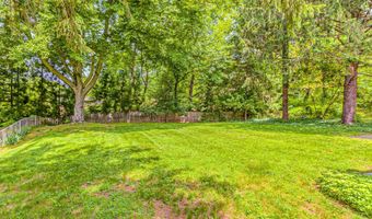 7607 MARYKNOLL Ave, Bethesda, MD 20817
