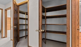 301 E WAYFARER Ln, Appleton, WI 54913