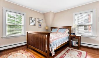 82 Sefton Dr, Cranston, RI 02905