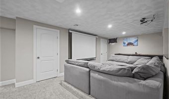 105 Amy Dr, Cranston, RI 02921