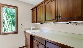 9015 Admirals Pointe Dr, Indianapolis, IN 46236