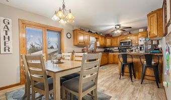 11 Linda Ln, Aberdeen, SD 57401