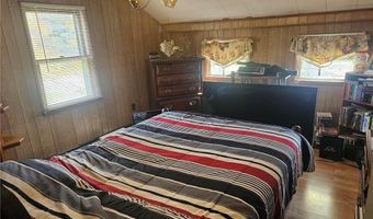 8 Lake Ct, Hopkinton, RI 02804