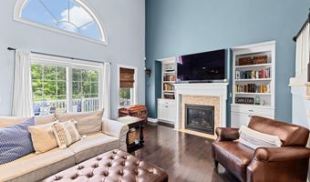 5 Bosuns Ln, Bourne, MA 02532
