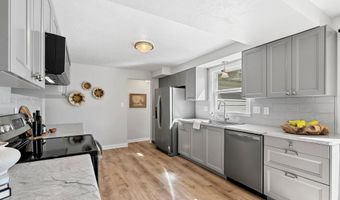 3313 S WEBSTER Ave, Allouez, WI 54301