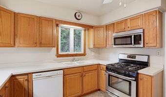 90 GREENVIEW Dr, Dover, DE 19901