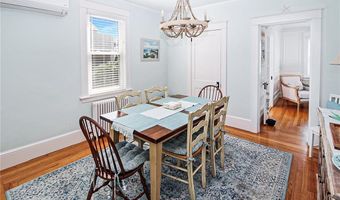 28 W Narragansett Ave, Newport, RI 02840