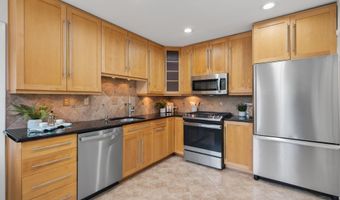 5701 RADNOR Ct, Bethesda, MD 20817