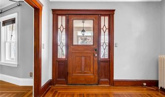 1058 Narragansett Blvd, Cranston, RI 02905