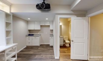 2794 Ashcombe Dr, Ann Arbor, MI 48105