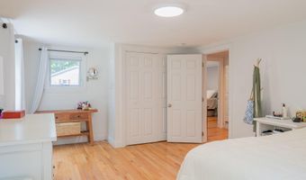 32 Pleasant Hill Rd, Falmouth, ME 04105
