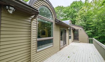 15 Inverness Rd, Falmouth, ME 04105