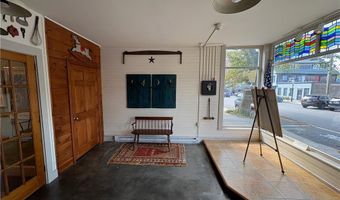 30 Bradford St, Bristol, RI 02809