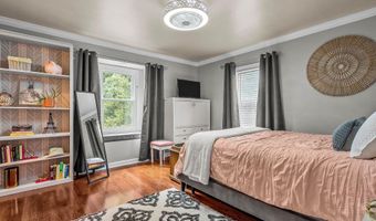 11806 E Arbor Dr, Anchorage, KY 40223